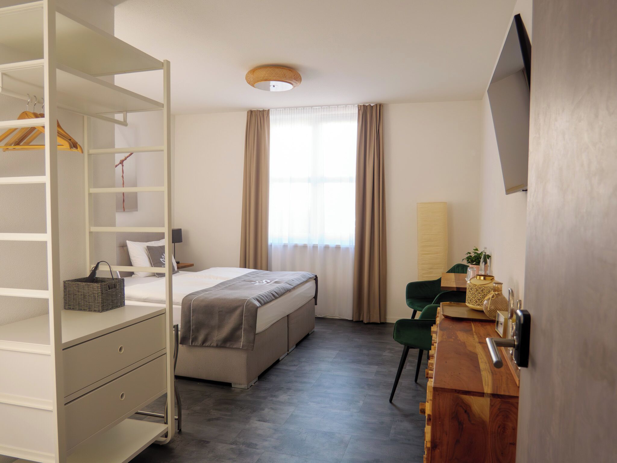 deluxe double room | 1 bedroom, in-room safe, desk, blackout curtains