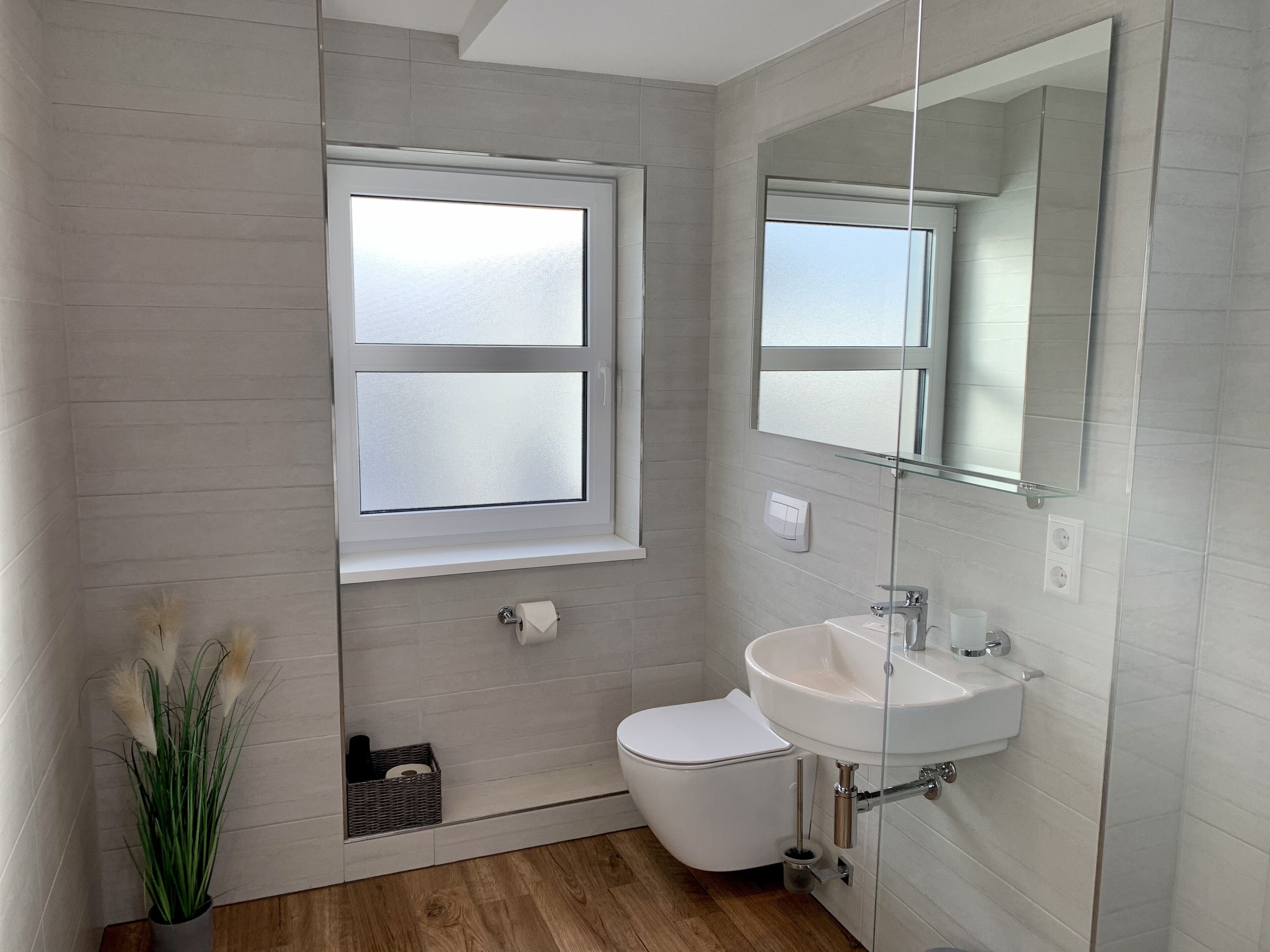 junior suite roof | bathroom | shower, hair dryer, towels, toilet paper