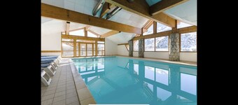 Chalet 10 personnes au pied des pistes - Piscine été / hiver