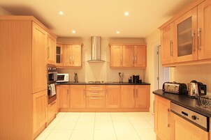 Casa | Cozinha privada | Geladeira, micro-ondas, fogão, cooktop