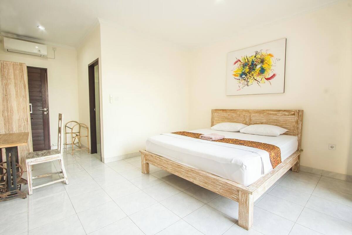 Standard Double Room | Desk, WiFi (free), bed sheets