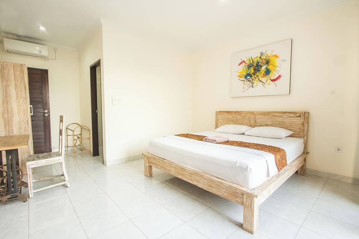 Standard Double Room | Desk, free WiFi, bed sheets