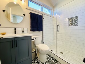 Bruser, hårtørrer, håndklæder, Sæbe