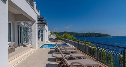 5 bedroom lovely home in Smokvica