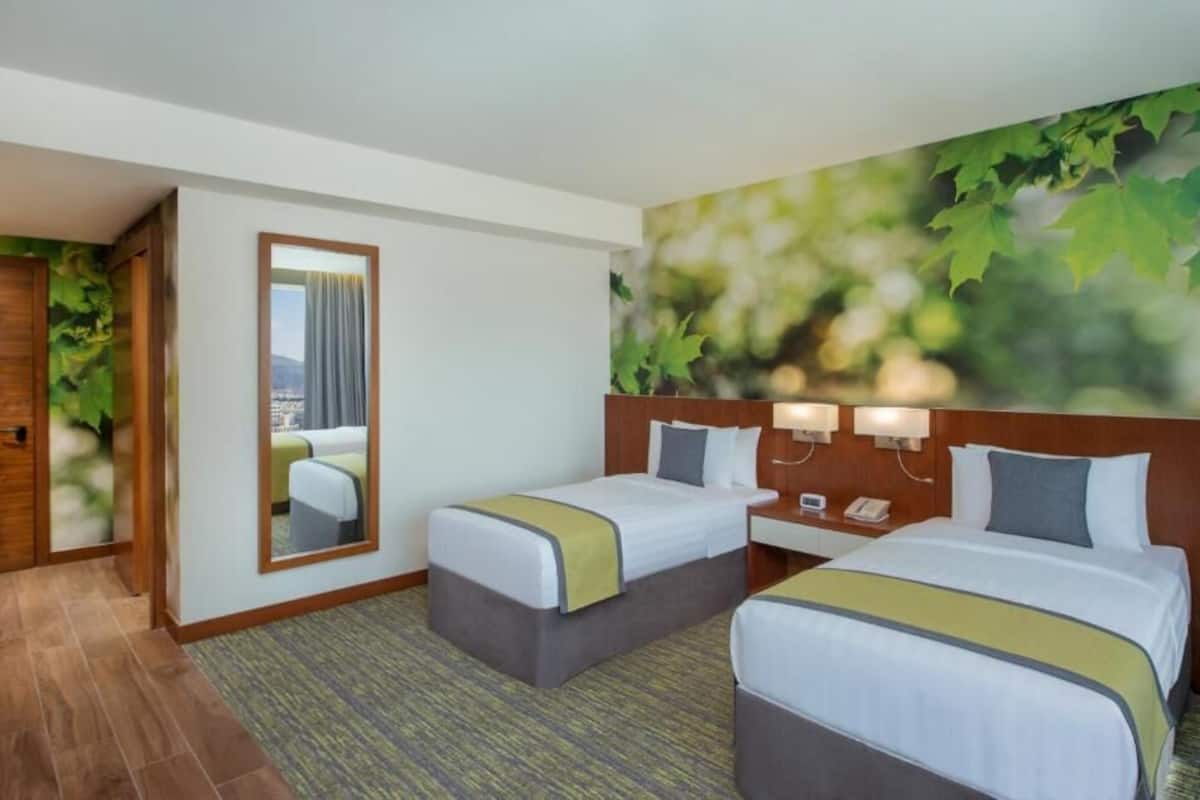 Kamar Superior, 1 Tempat Tidur King, Boleh Merokok | Minibar, brankas, dan didekorasi berbeda-beda