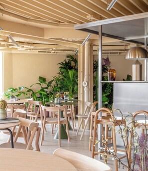 Interior - Locke At Broken Wharf (London)