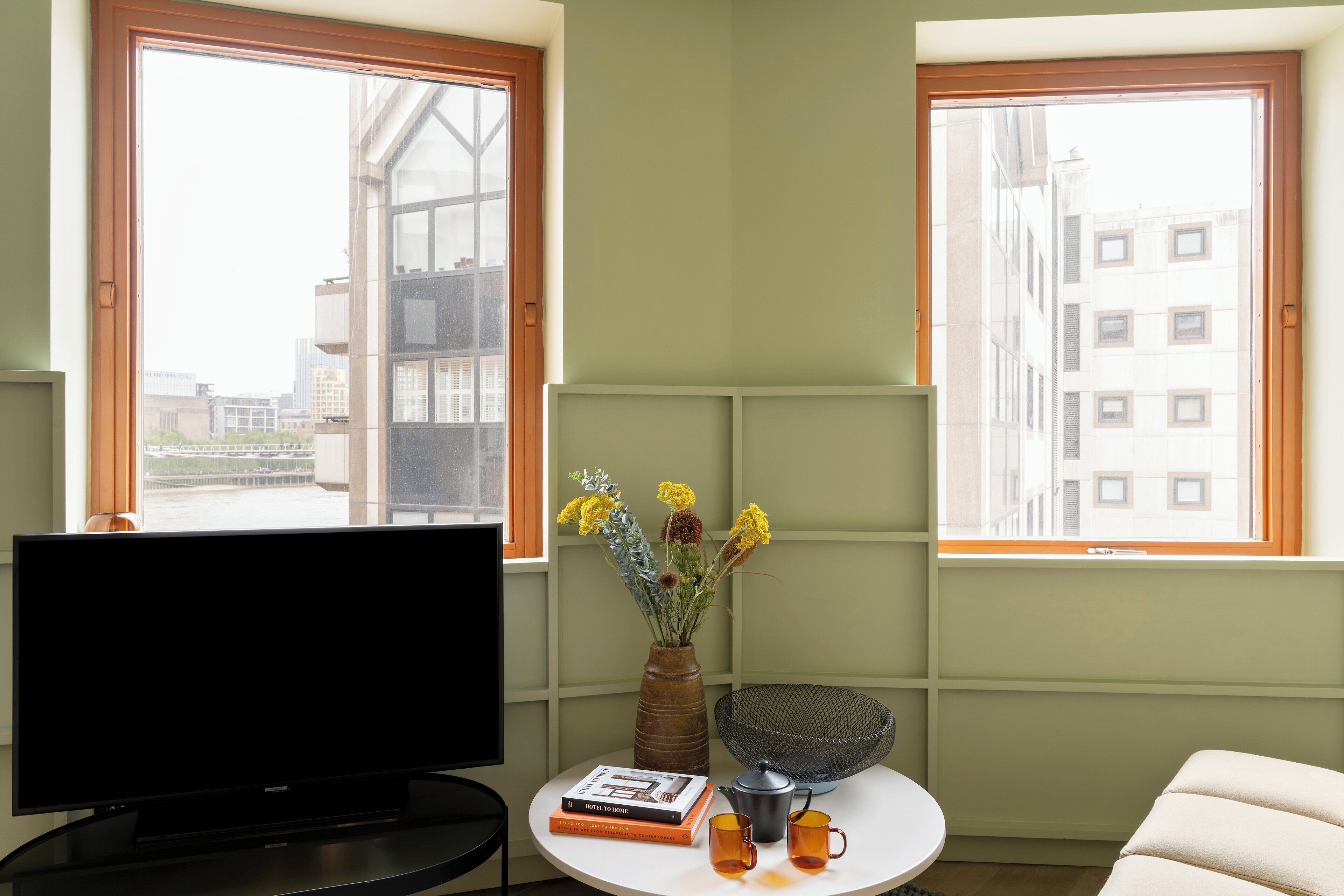 Locke Studio | Living area | 42-inch flat-screen TV with digital channels, TV