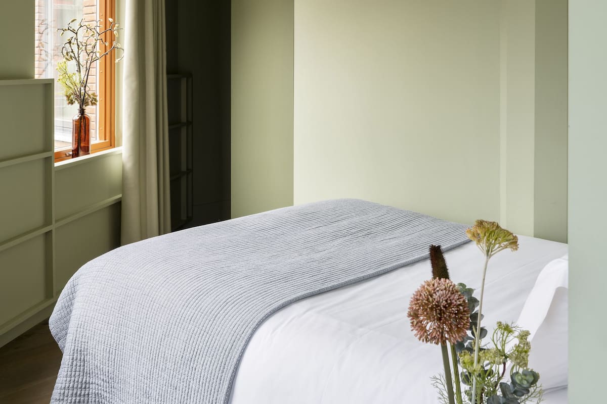 River Suite | In-room safe, desk, laptop workspace, blackout drapes
