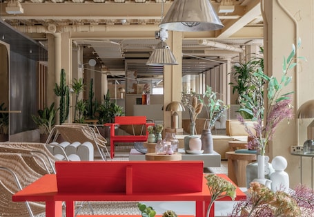 Interior. Locke At Broken Wharf