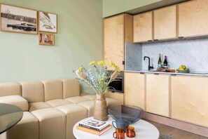 One Bedroom Open Plan Apartment | 객실 내 금고, 책상, 노트북 작업 공간, 암막 커튼