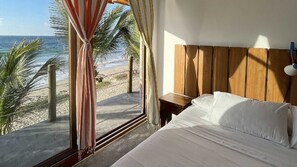 2 bedrooms, WiFi - Casa Azul: Ocean View (Puerto Villamil)