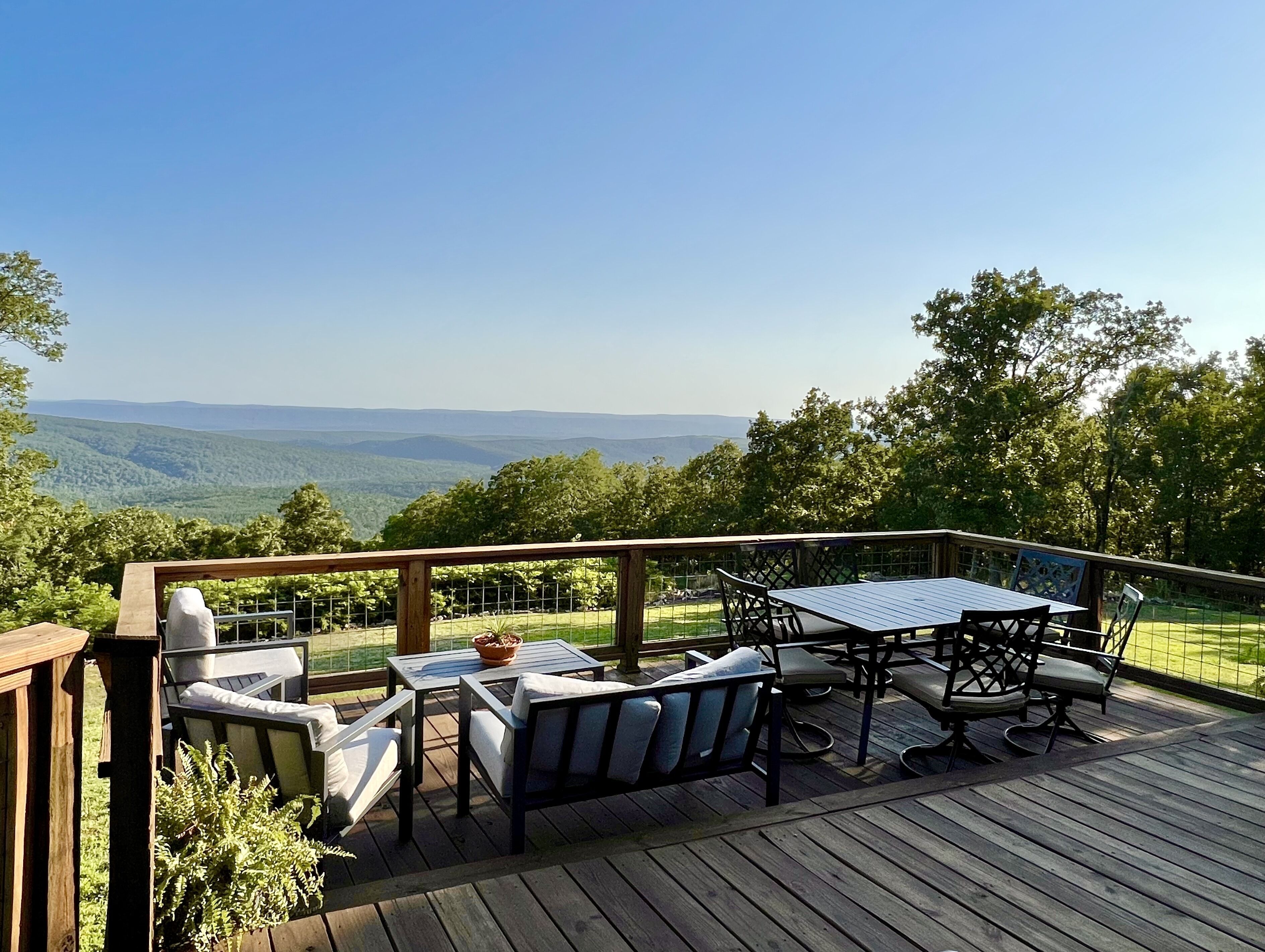 Fantastic views. Game room. Family friendly rates. Cozy spaces. Private.