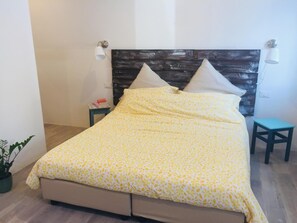 Individually decorated, individually furnished, desk, blackout drapes - B&B MonteCengio (Trieste)