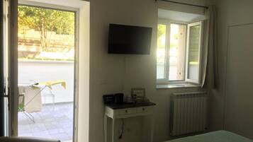 Individuell dekoriert, individuell eingerichtet, Schreibtisch