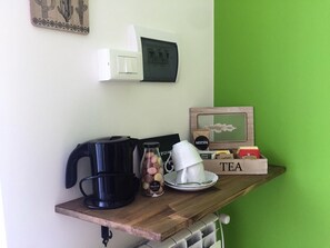 Coffee/tea maker, electric kettle, high chair - B&B MonteCengio (Trieste)