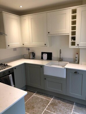 Fridge, microwave, oven, stovetop - North View cottage. Shaldon village. (Shaldon)