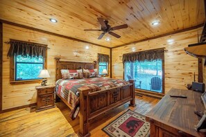 4 bedrooms, travel cot, Internet, bed sheets - Secluded, Yet Convenient Cabin (Sleeps 14) (broken bow)