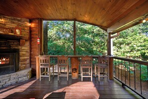 Outdoor dining - Secluded, Yet Convenient Cabin (Sleeps 14) (broken bow)