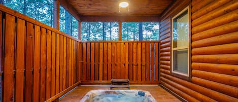 Indoor spa tub