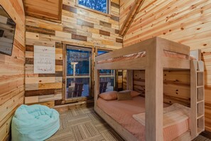7 habitaciones, internet y ropa de cama