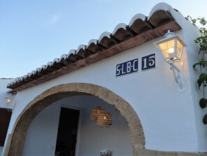 تفاصيل الفندق من الخارج