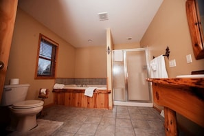Hair dryer, towels - Spacious Wis Dells House ( The Bear Paw. ) (Wisconsin Dells)