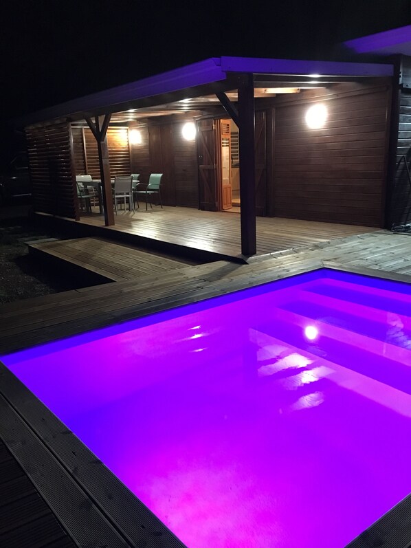 حمّام سباحة خارجي