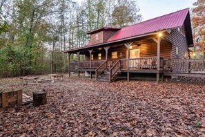 Exterior - "Paradise in the Woods" luxury cabin on Private shared fishing Pond! (broken bow)