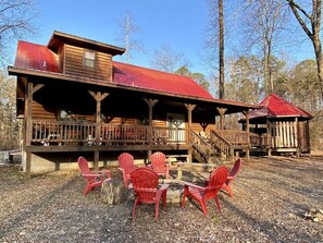 Exterior - "Paradise in the Woods" luxury cabin on Private shared fishing Pond! (broken bow)