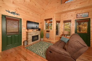 Smart TV, caminetto, videogiochi