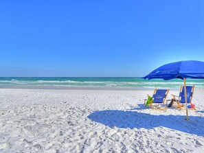 Beach nearby - Free Beach Service • Pool • Pets Allowed • Short Walk to Beach (Miramar Beach)
