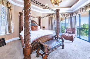 4 bedrooms, desk, iron/ironing board, WiFi - Free Beach Service • Pool • Pets Allowed • Short Walk to Beach (Miramar Beach)