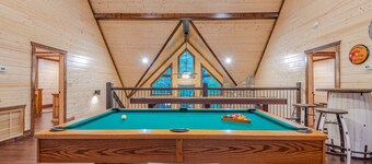 King's Landing Luxury New Construction 7 Bedroom Cabin on a Pond!  Mins from Bro