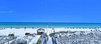 Walk to Beach • Pet-Friendly • BBQ Grill • Golf Cart for Rent • Destin Area
