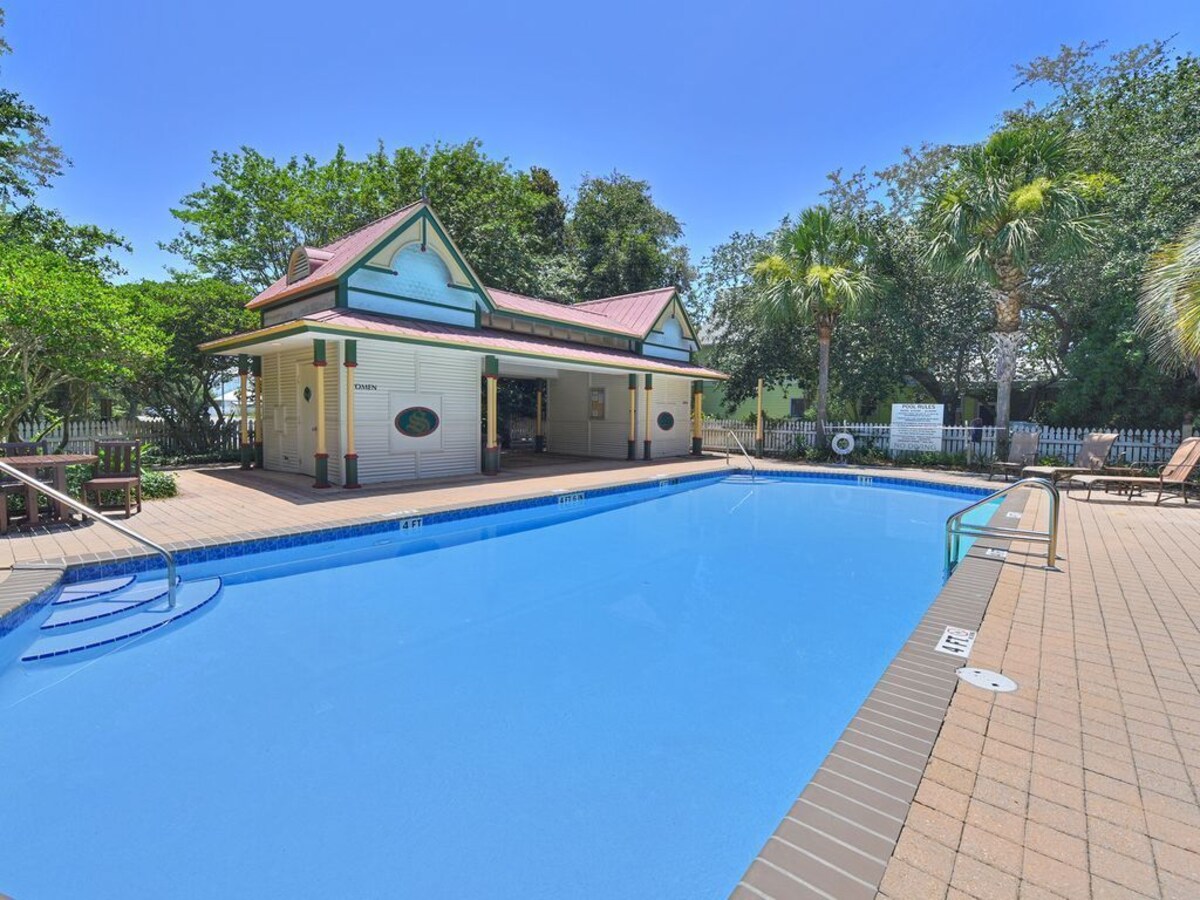 Photo 4 of Walk to Beach • Pet-Friendly • BBQ Grill • Golf Cart for Rent • Destin Area