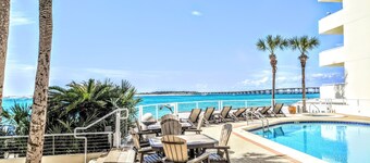 Beachfront & Fireworks, Walk to the Beach, Sunset View, Heatel Pool