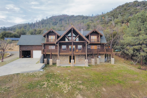 Sahari Lodge - Luxury estate on 62 acres