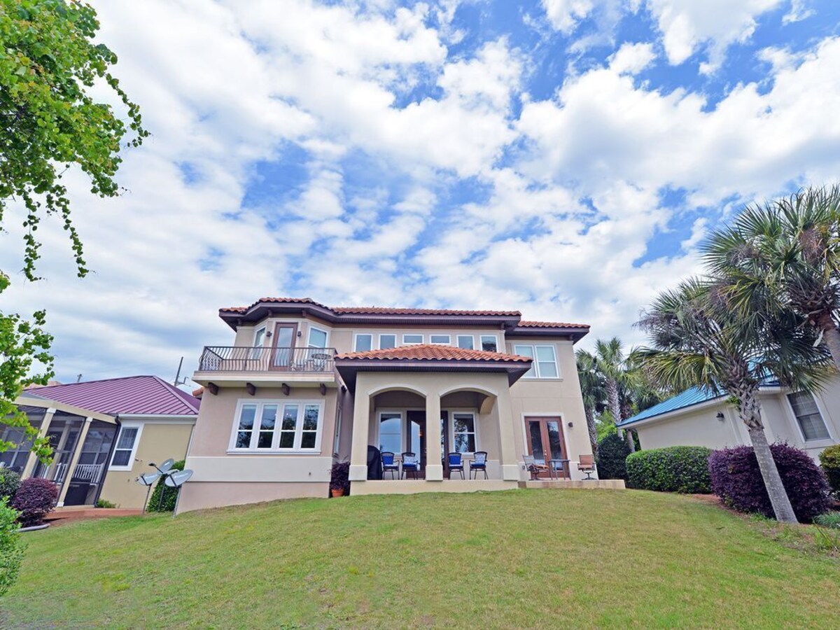 Photo 2 of Lakeside View in gated community! Golf Cart Included, Pool, Pet Friendly