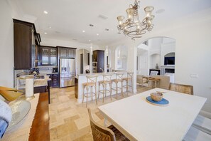 Dining - Lakeside View in gated community! Golf Cart Included, Pool, Pet Friendly (Destin)