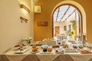 Colazione a buffet inclusa, servita tutte le mattine 