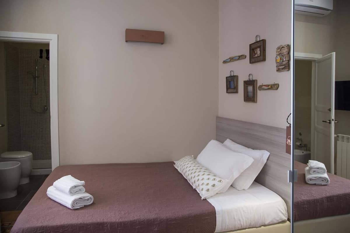 Minibar, desk, iron/ironing board, free WiFi