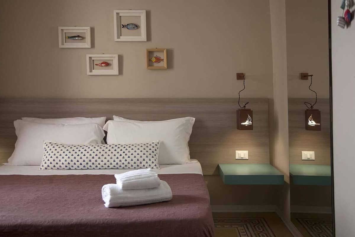 Minibar, desk, iron/ironing board, free WiFi