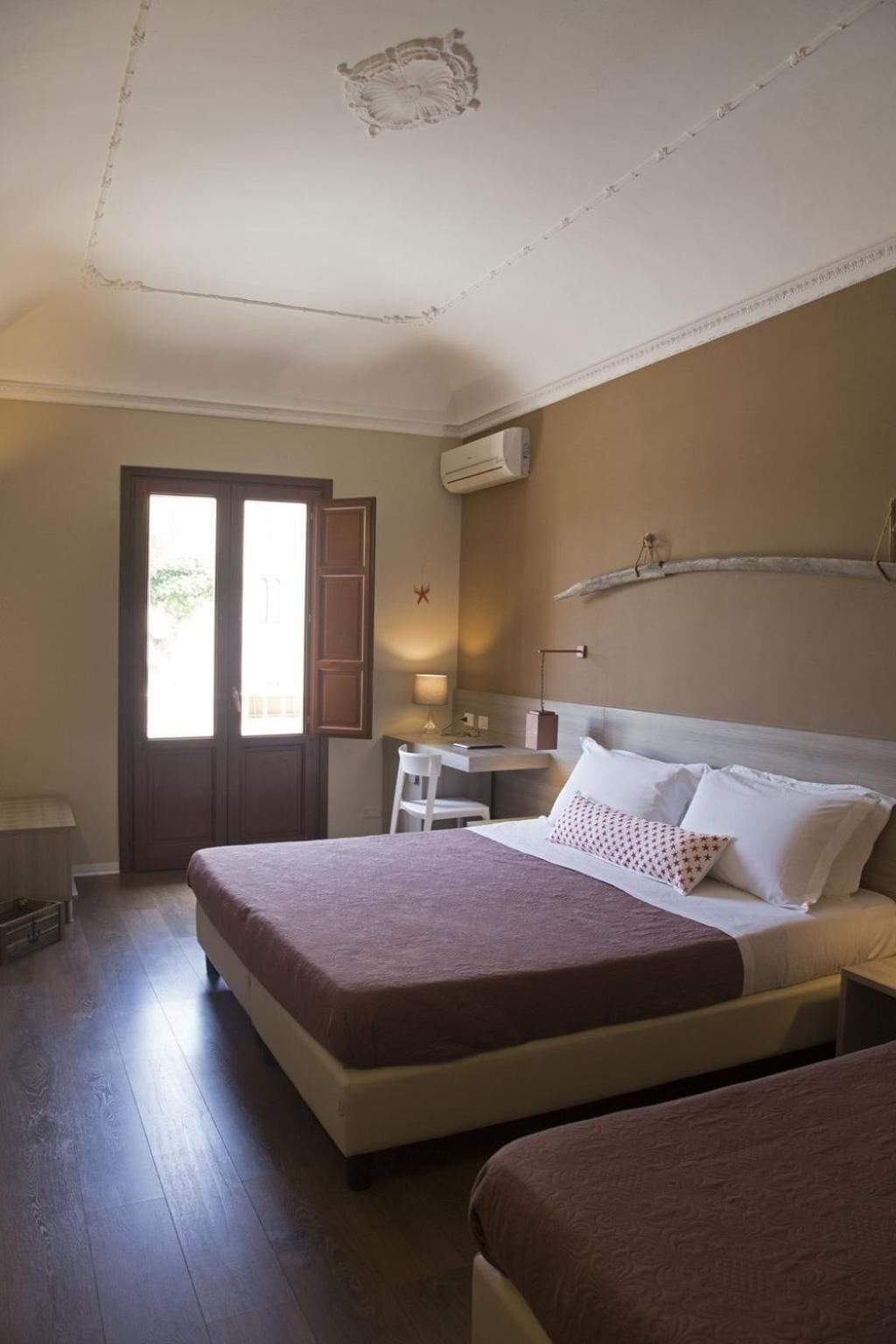 Bar mini, meja, seterika/papan seterika, Wi-fi percuma 