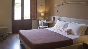 Minibar, desk, iron/ironing board, free WiFi