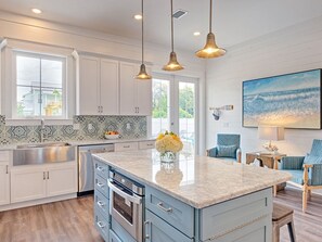 Fridge, microwave, oven, stovetop - Beachside Home w/ Pool, Game Room + Grill | Steps to Sand & 6-Car Parking (Destin)