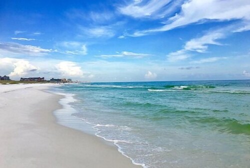 Beachside Home w/ Pool, Game Room + Grill | Walk to Beach & 6-Car Parking