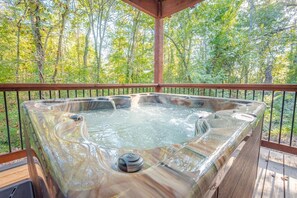 Outdoor spa tub - Hot Tub • Game Loft • Walk to Local Attractions • Sleeps 10 (Broken Bow)