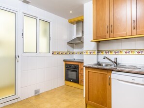 Fridge, microwave, oven, dishwasher - Magnifico apartamento en Marbella con vistas laterales al mar (Marbella)