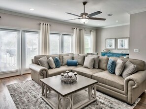 TV - Luxury Townhome, Golf Cart, Steps to Beach, Pool, Sleeps 13 (Miramar Beach)