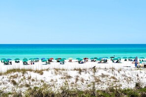 Powdery White Sand & Crytal Clear Waters - Luxury Townhome, Golf Cart, Short Walk to Beach, Pool, Sleeps 13 (Miramar Beach)